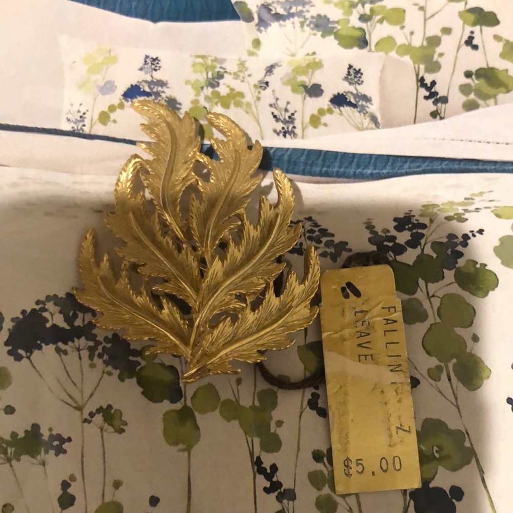 Vintage Gold Tone Leaf Brooch/Pin